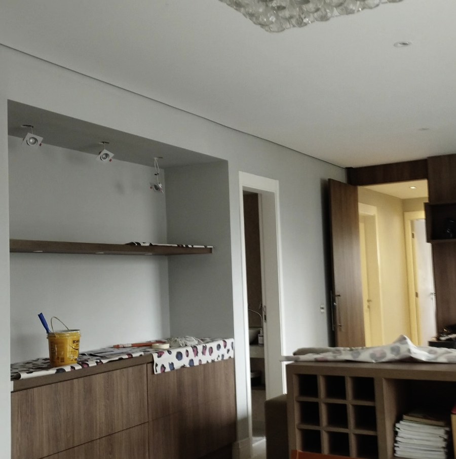 Sala em fase de acabamento, durante a reforma