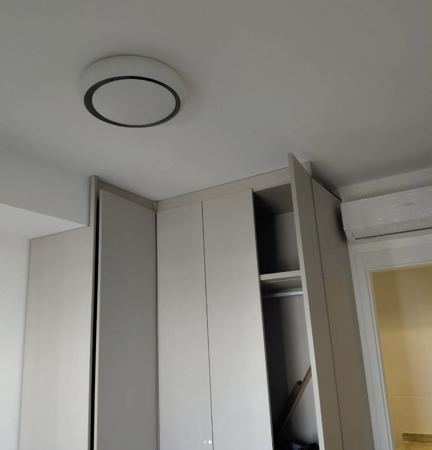 Quarto acabado, com armário embutido